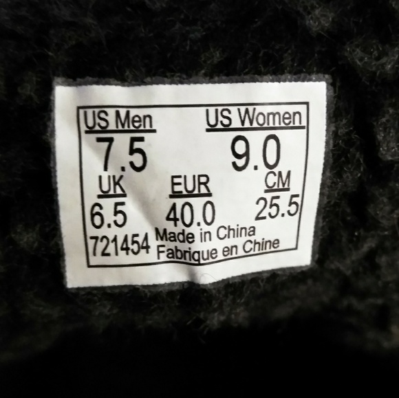 VANS WITH THE FUR LINING - Picture 4 of 5